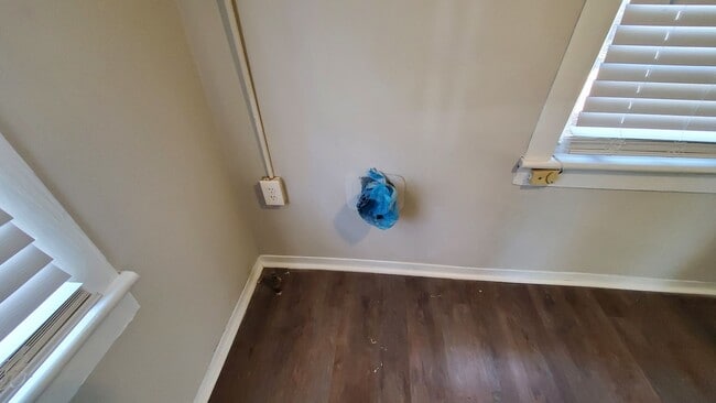 Building Photo - 104 W 76th St