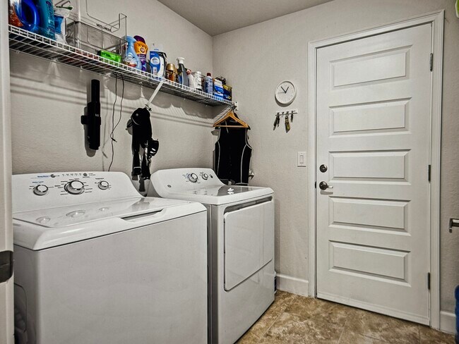 Building Photo - 482 Panaro Ln