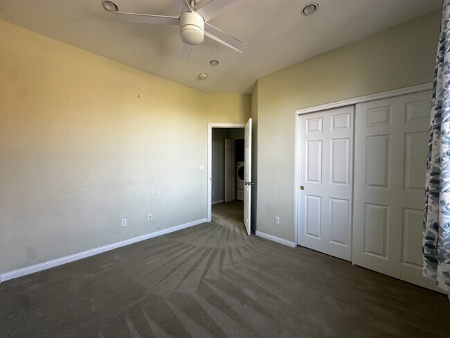 Building Photo - 7628 Belhurst Ave