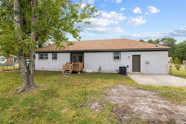 Building Photo - 116 Shepard St