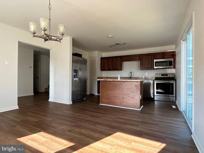 Building Photo - 7 Elk Ln