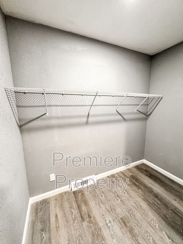 Building Photo - 103 N Cogan Ln