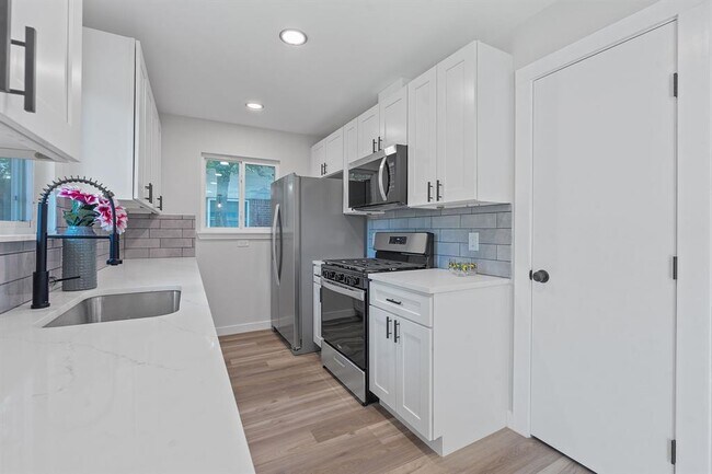 Building Photo - 711 Santa Rosa Dr