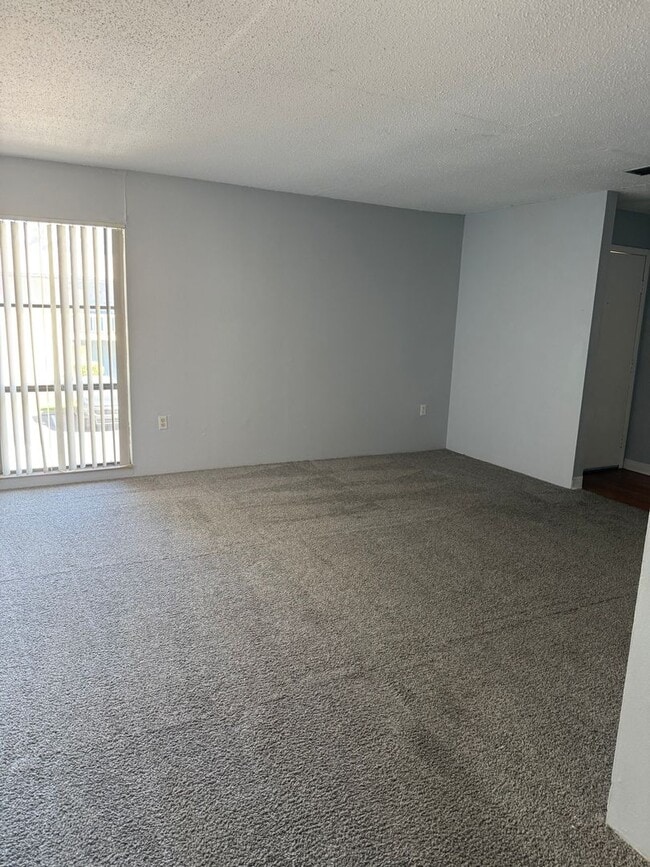 Building Photo - LEASE NOW AND ENJOY 50% OFF 2ND MONTH! Loc...