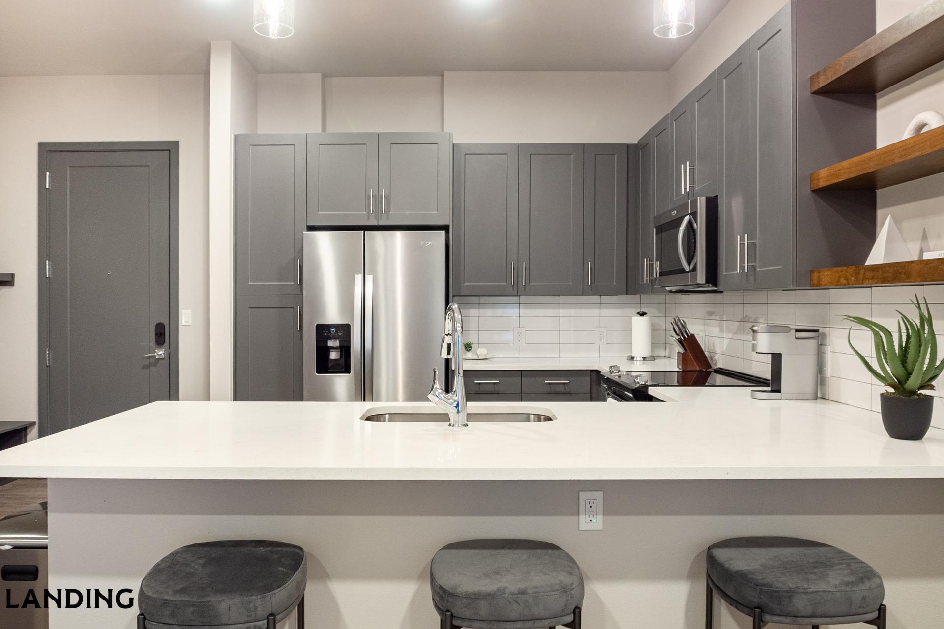 Building Photo - 415 E 2nd St S