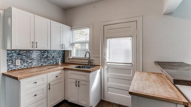 Building Photo - 6349 Belmont Ave