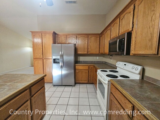 Building Photo - Spacious 4-Bedroom Home in Mary Lake Neighborhood Available Now!