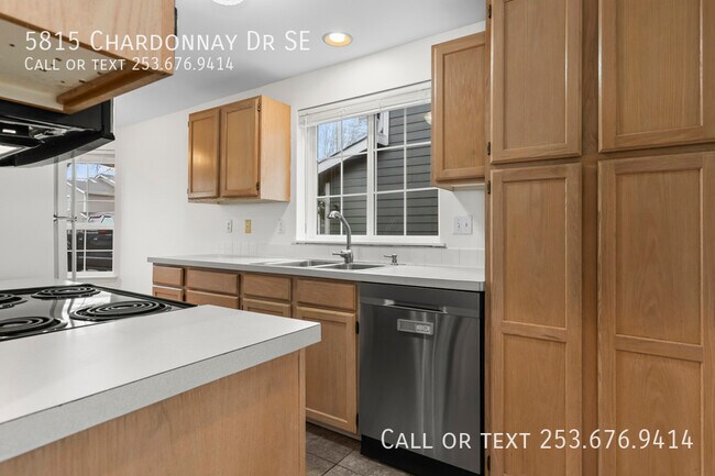 Building Photo - 5815 Chardonnay Dr SE