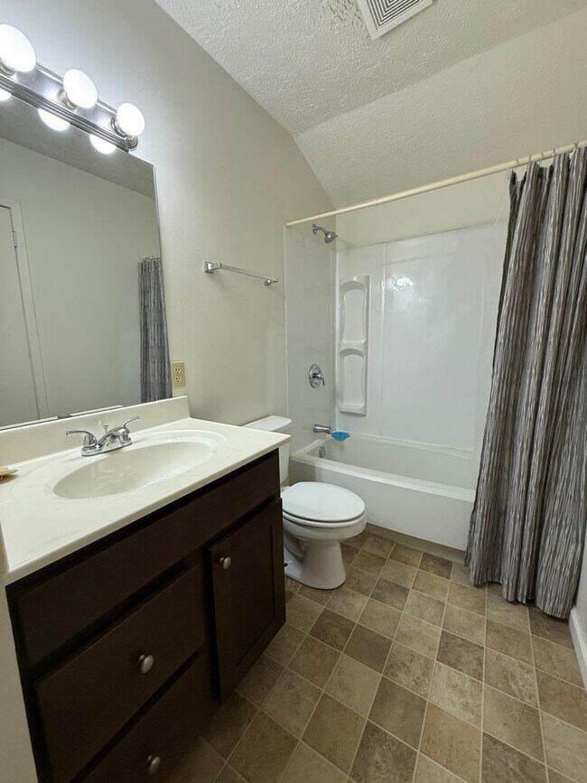 Building Photo - Live Comfortably in Timber Ridge – Just 2 Miles from IU!