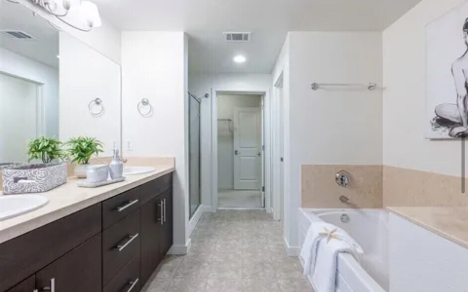 Building Photo - 4463 Hyde Cmn