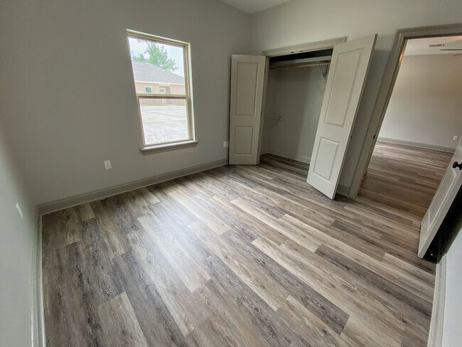 Building Photo - 2BR/2BA Duplex in Westlake – All-Inclusive Utility Option Available!