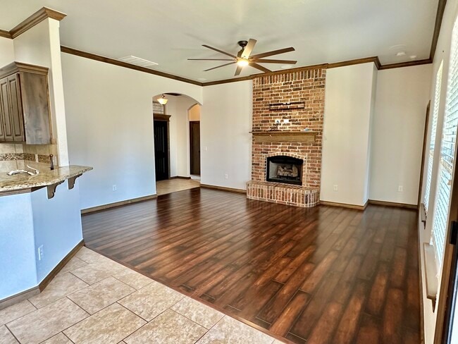 Building Photo - 709 Abilene Way