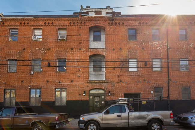 Building Photo - 1813 N Howard St