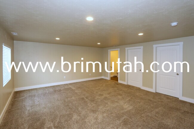 Building Photo - 14547 S Edgemere Dr