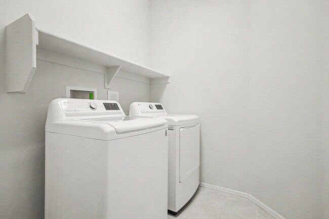 Building Photo - 7104 W Spur Dr