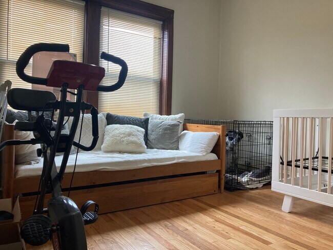 Building Photo - 4618 N Sacramento Ave