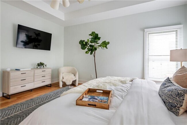 Building Photo - 1393 Glenwood Ave SE