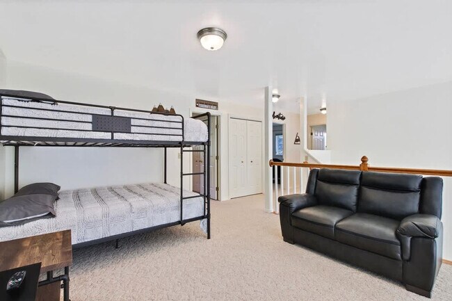 Building Photo - 1496 Pine Ridge Dr