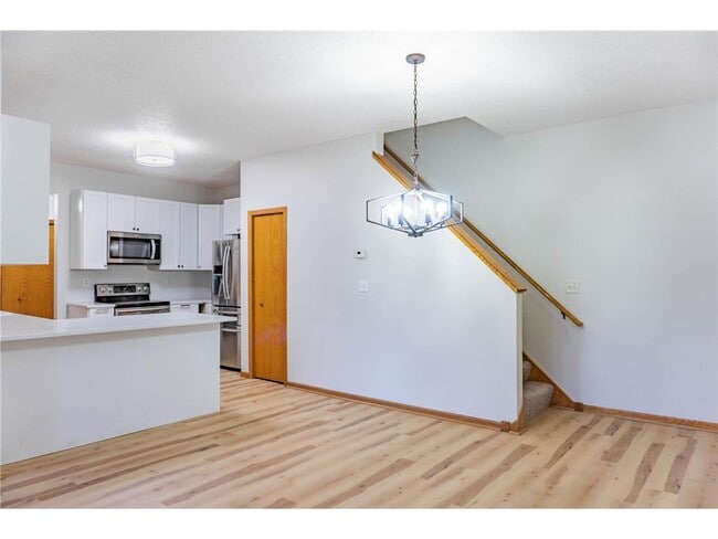 Building Photo - 1122 Crystal Pl W