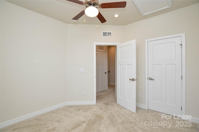 Building Photo - 9833 Oaklawn Blvd NW