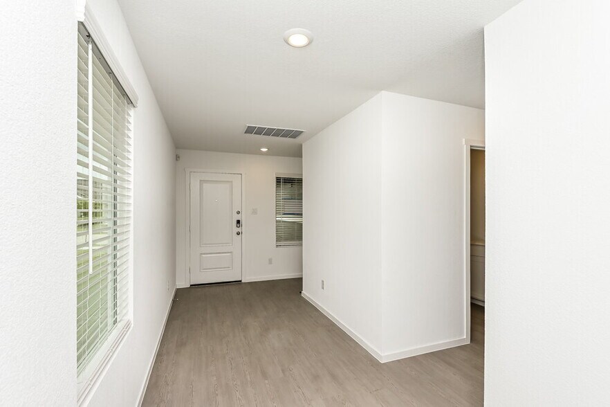 Building Photo - 1616 Limpkin Dr