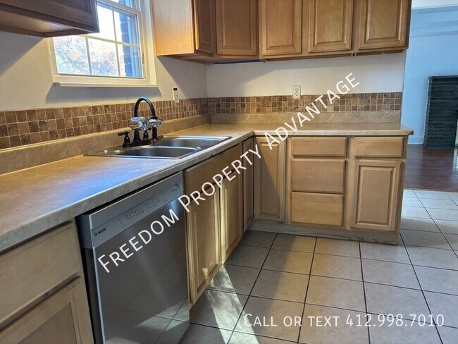 Building Photo - 2642 Mt Royal Rd