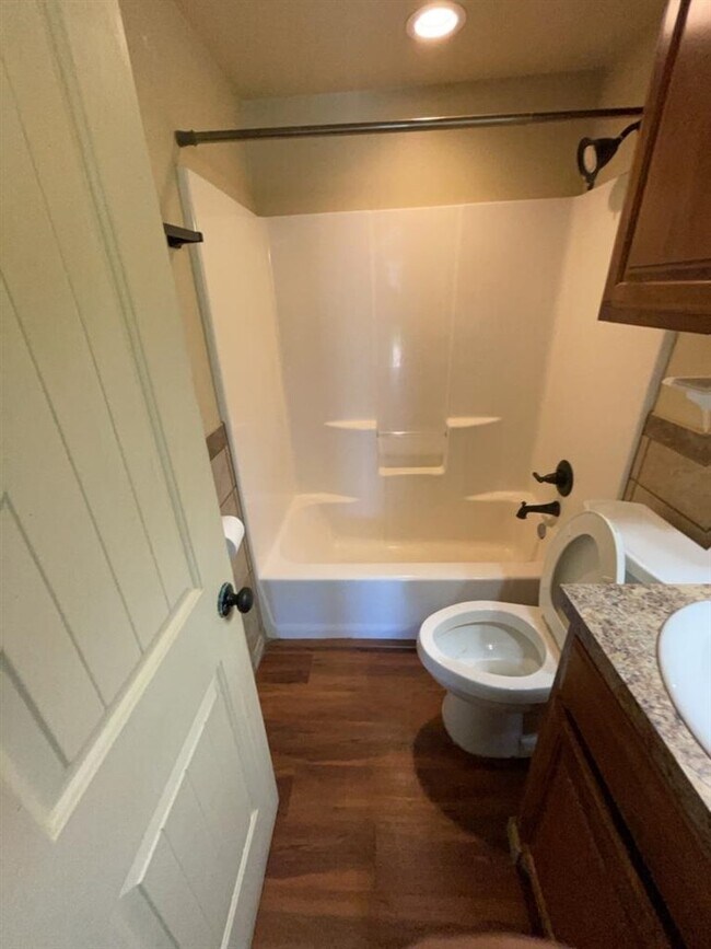 Building Photo - 1602 NW Lindy Ave