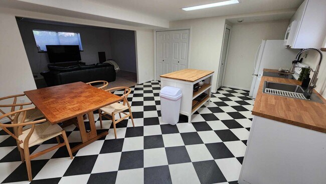 Building Photo - 1430 E 900 S