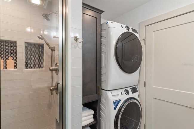 Building Photo - 304 NW 24th St