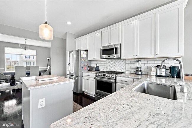 Building Photo - 209 Riding Path Dr