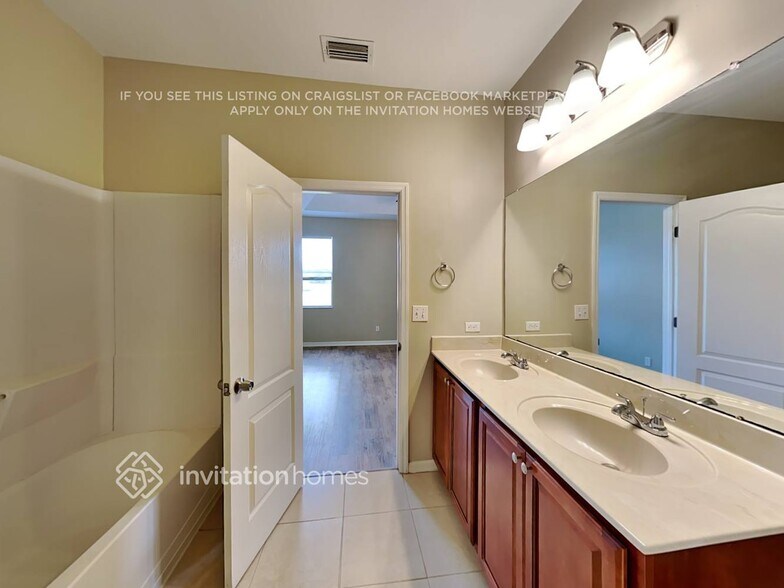 Building Photo - 17518 Lockhart Ct