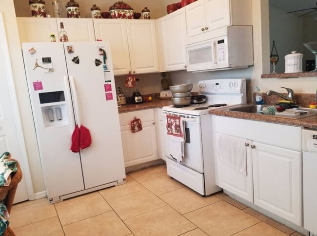 Building Photo - 3 bedroom 2 bath 2 car garage rental