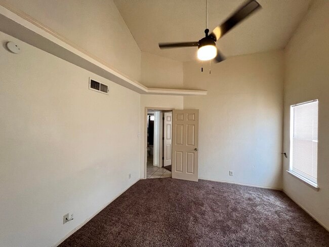 Building Photo - 12116 El Greco Cir
