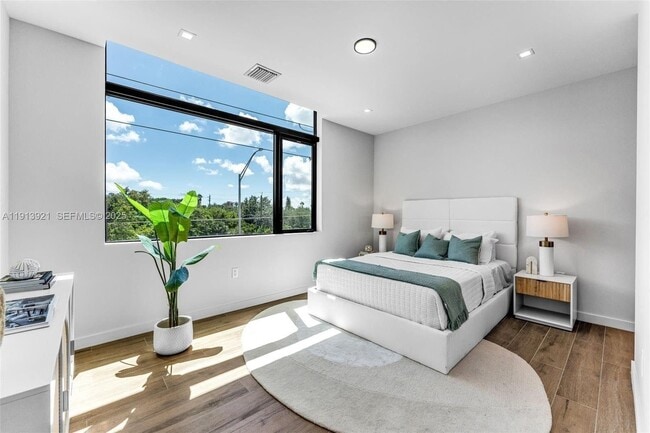 Building Photo - 529 NE 61st St