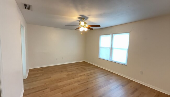 Building Photo - Spacious 3/2 in Eagle Point