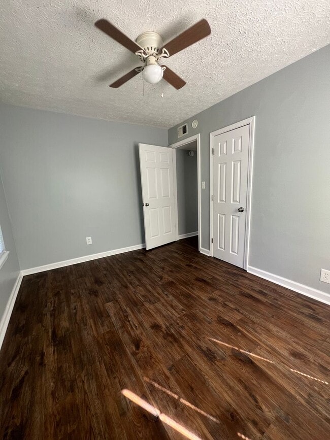Building Photo - 3 bedroom, 1 bath home