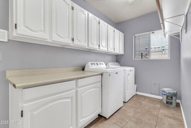 Building Photo - Stunning 4beds/2.5baths single-level home in the heart of Tempe!