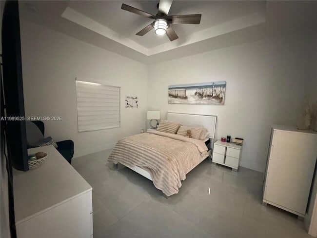 Building Photo - 2481 NE 2nd Dr