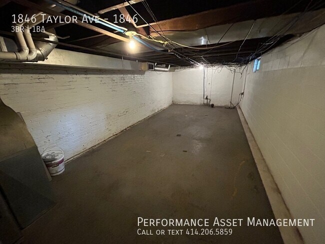 Building Photo - Glorious 3 Bedroom Lower in Racine