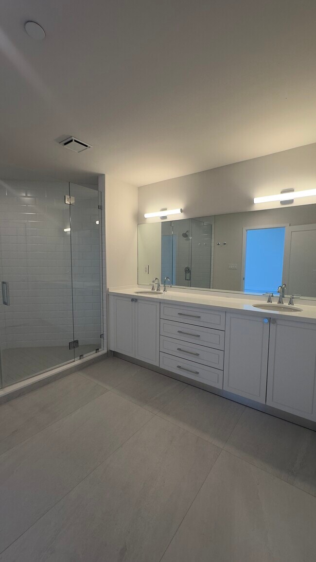 Building Photo - 680 NE 64th St