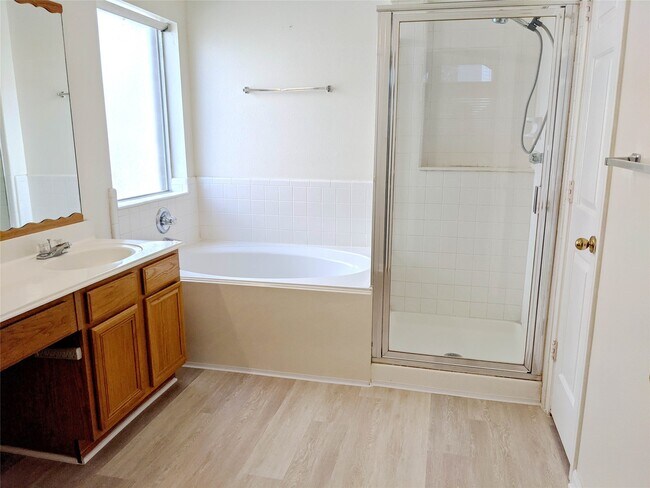 Building Photo - 2810 Foxden Dr