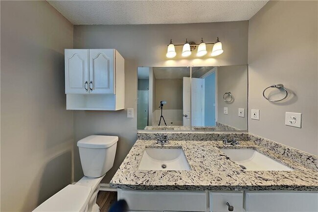 Building Photo - 1965 Racquet Club Cir NW