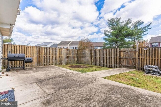 Building Photo - 6103 Red Squirrel Pl