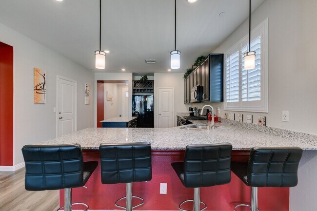 Building Photo - Furnished 5-Bedroom Home with Two Primary Suites