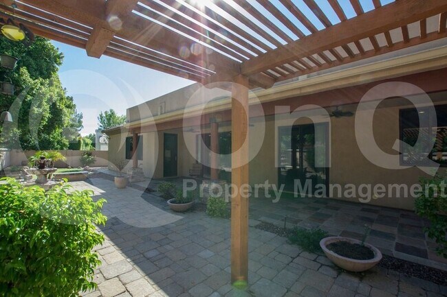 Building Photo - 1326 E Catamaran Dr