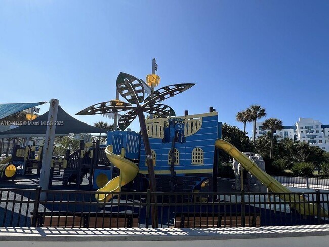 Building Photo - 1301 W 38th Pl