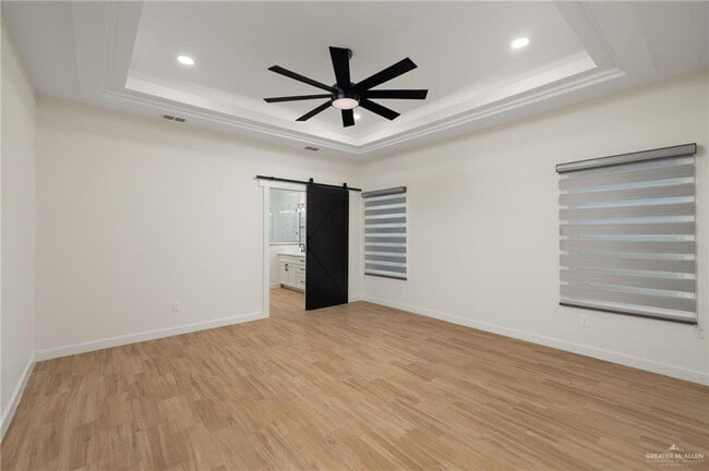 Building Photo - 18 S Peak Dr