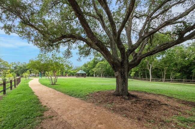 Building Photo - 7922 Woodway Dr
