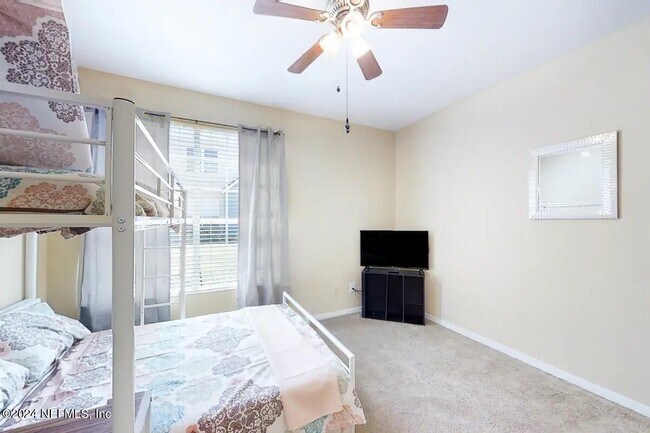 Building Photo - 13703 Richmond Park Dr N