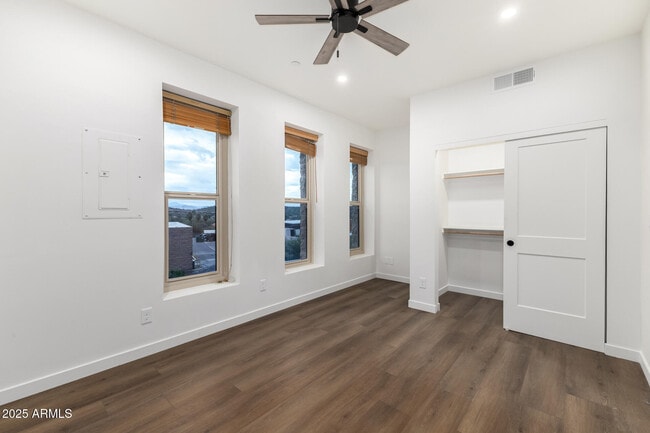 Building Photo - 12005 N Panorama Dr